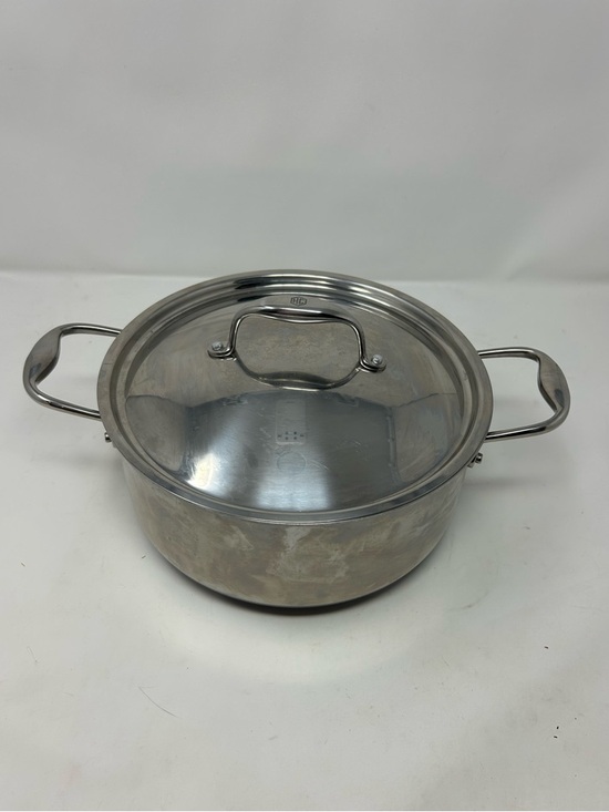 Other - HexClad Hybrid Nonstick 5-Quart Dutch Oven with Stainless Steel Lid